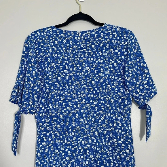Cupshe Blue & White Floral Sundress - Size Medium - NWT - V Neck, Lightweight - Picture 7 of 8